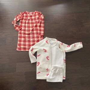 Christmas pj’s (bundle 2 pair)